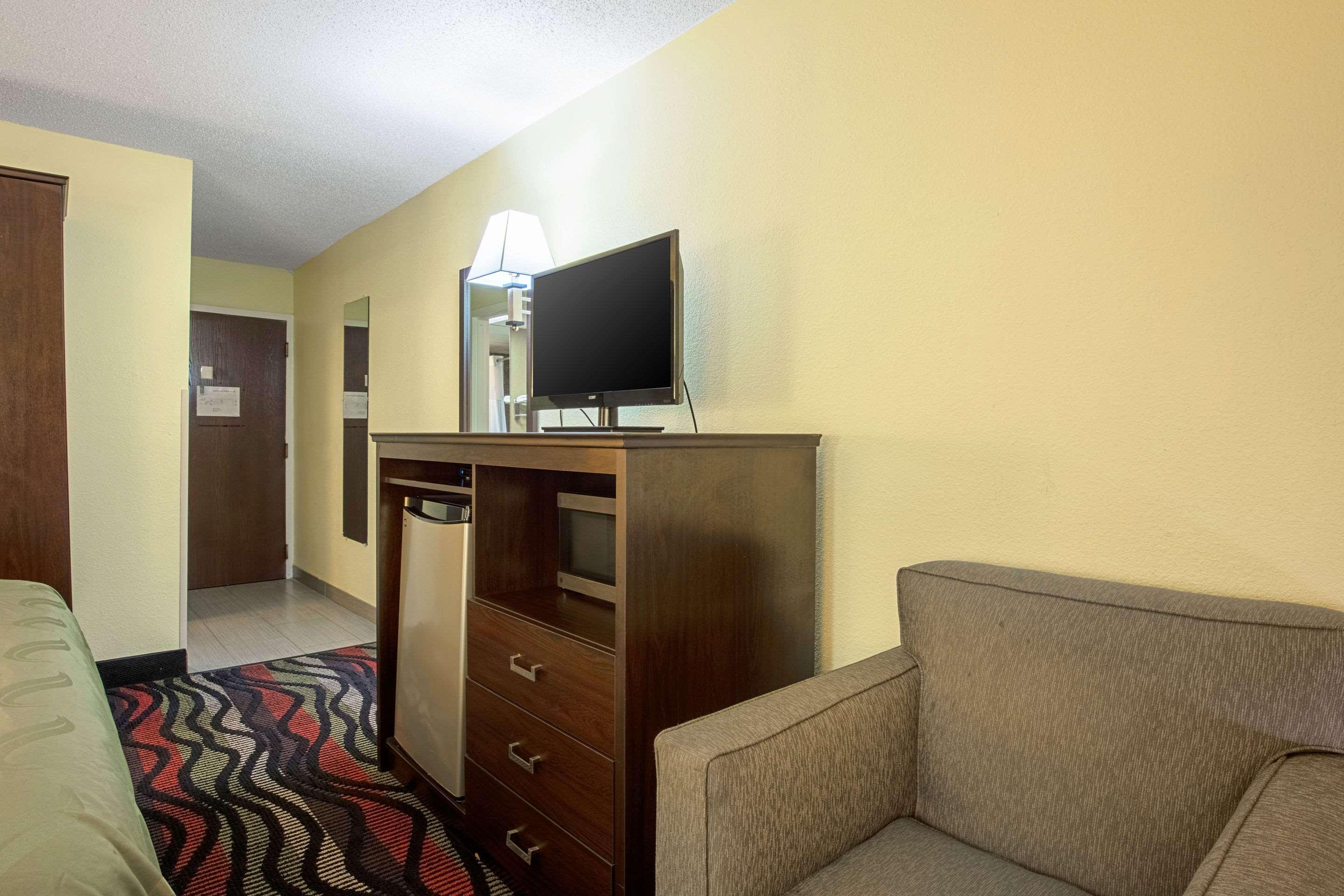 Quality Inn Holly Springs South Exterior photo